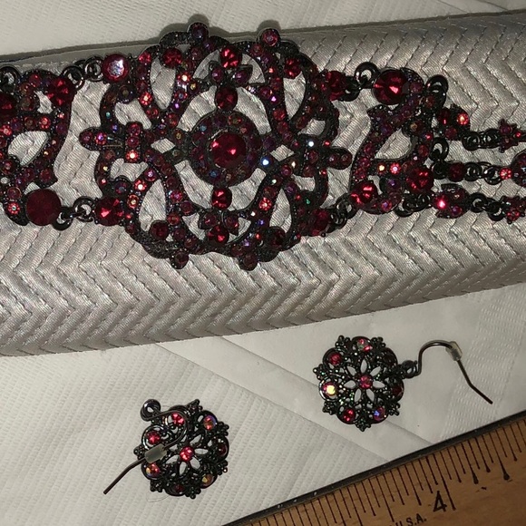 Red Aurora Borealis Set - Picture 4 of 8